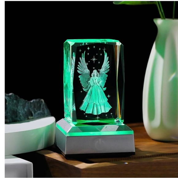 Engraved crystal angel on lighted base - Picture 4 of 13